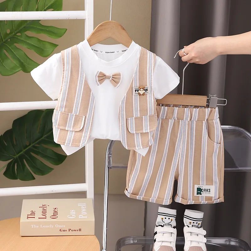 Summer Toddler Boy Outfits 2024 Fashion Vertical Striped Bow Tie Short Sleeve T-Shirts and Shorts Kids Boys Infant Clothes Set
Summer Toddler Boy Outfits 2024 Fashion Vertical Striped Bow Tie Short Sleeve T-Shirts and Shorts Kids Boys Infant Clothes Set