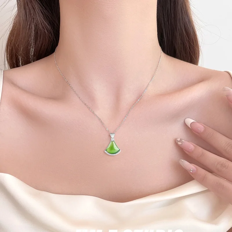 Vintage Spinach Green Hetian Jade "Little Dress" Pendant, Elegant Charm Necklace
Vintage Spinach Green Hetian Jade "Little Dress" Pendant, Elegant Charm Necklace