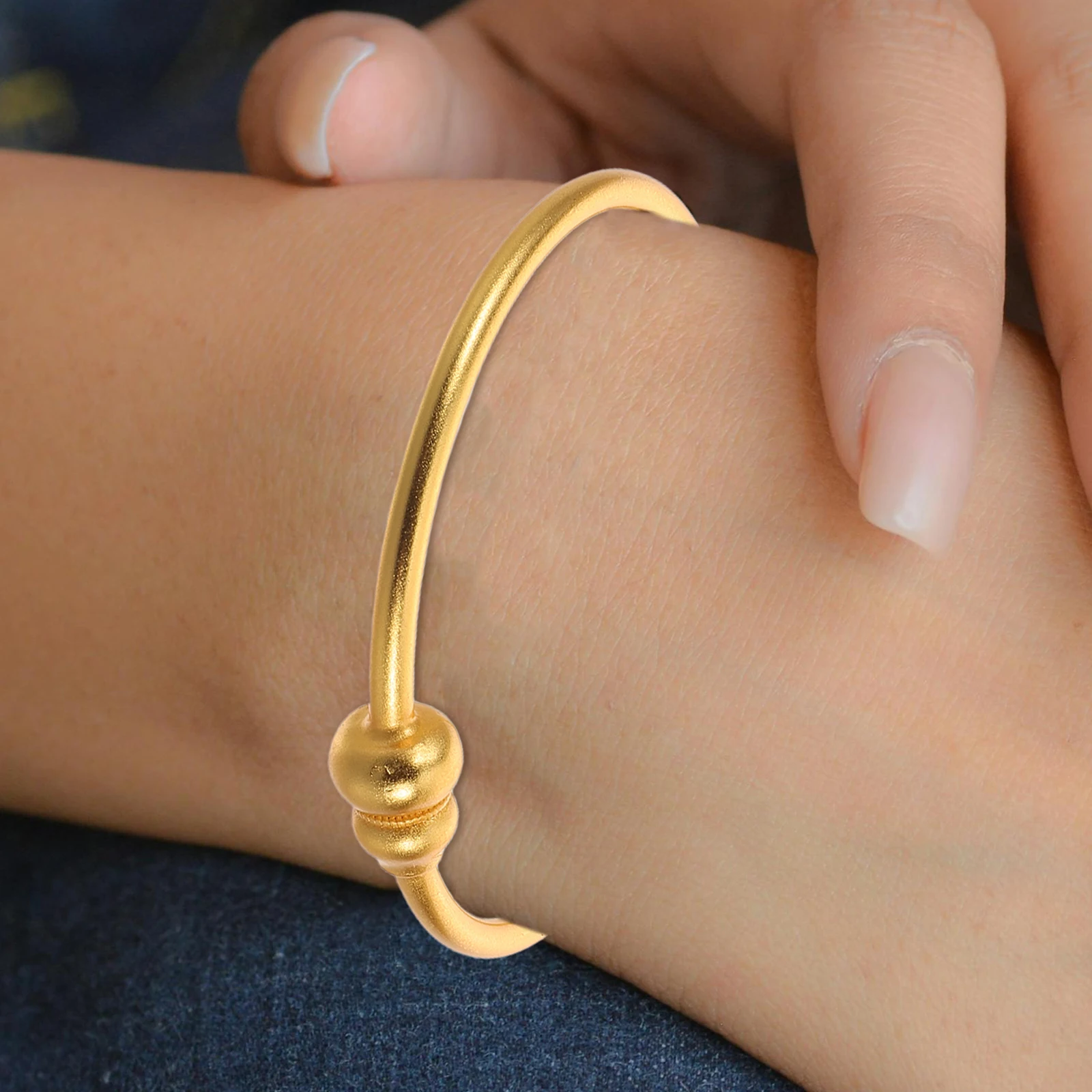 Stylish Chinese Gourd Bracelet Traditional Craftsmanship Metal Bangle Elegant Wrist Decoration Daily Wear For Women
Stylish Chinese Gourd Bracelet Traditional Craftsmanship Metal Bangle Elegant Wrist Decoration Daily Wear For Women