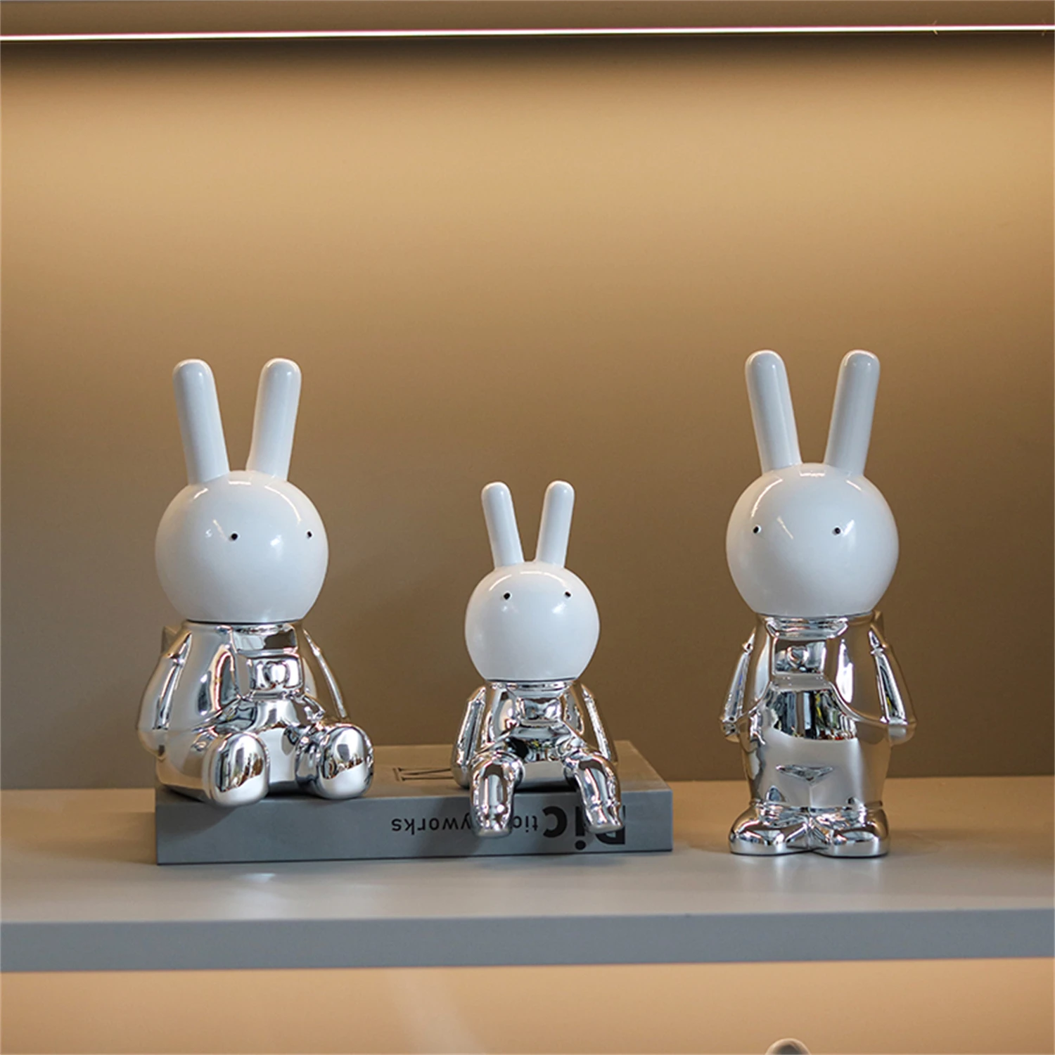 2025 Modern Office Cartoon Three Rabbits Animal Ornaments Desktop Resin Crafts Ornaments for Home Decoration
2025 Modern Office Cartoon Three Rabbits Animal Ornaments Desktop Resin Crafts Ornaments for Home Decoration