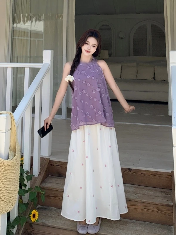 plus Size Pure Desire Embroidered Floral Halter Neck Sleeveless Top And A-Line Skirt Fashion Set Summer New Design Loose Fit ...
plus Size Pure Desire Embroidered Floral Halter Neck Sleeveless Top And A-Line Skirt Fashion Set Summer New Design Loose Fit ...