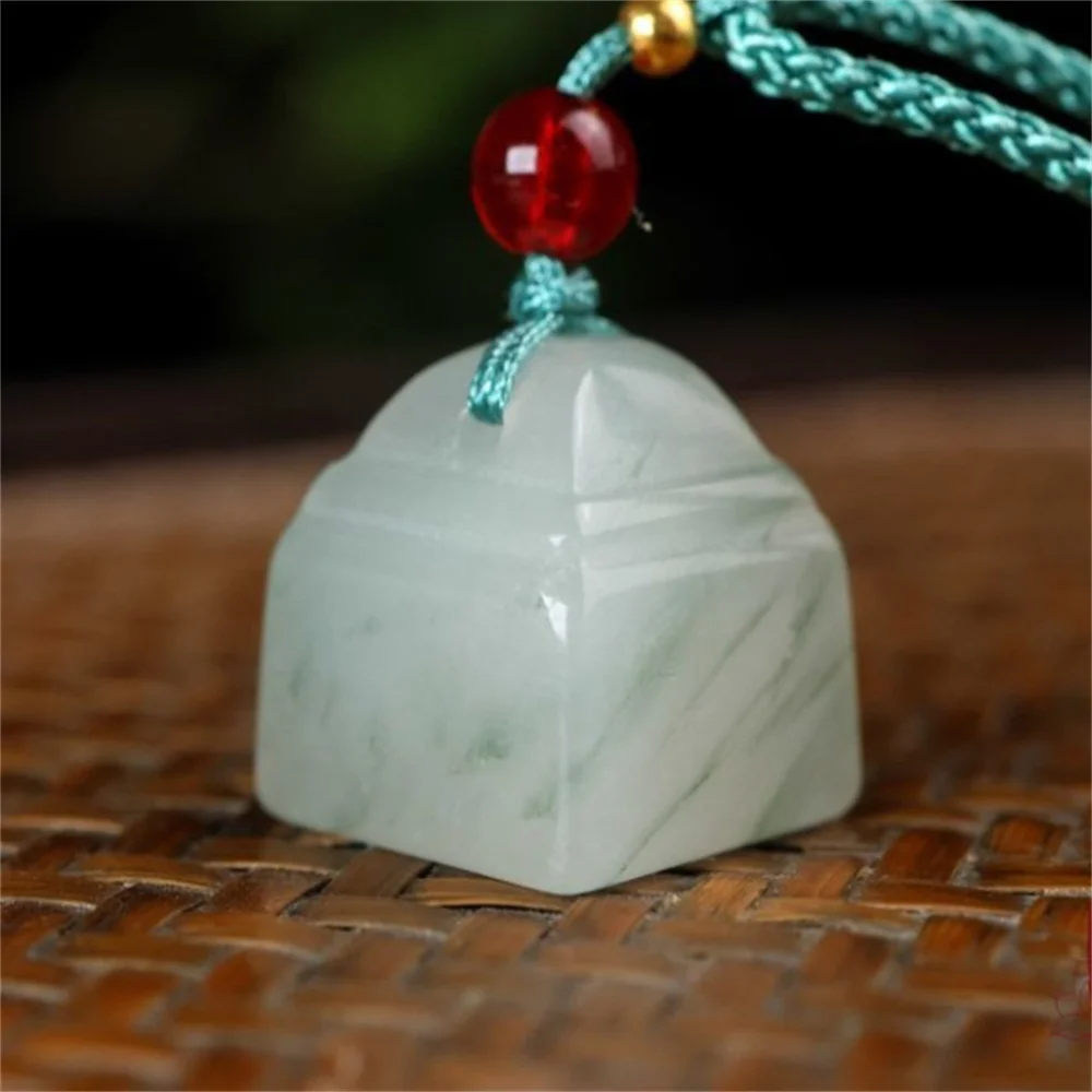 Xinjiang Karamay Tianshan Cuiping Brand Water Drop Pendant with white background floating flower Ruyi Princess clasp pendant wit
Xinjiang Karamay Tianshan Cuiping Brand Water Drop Pendant with white background floating flower Ruyi Princess clasp pendant wit