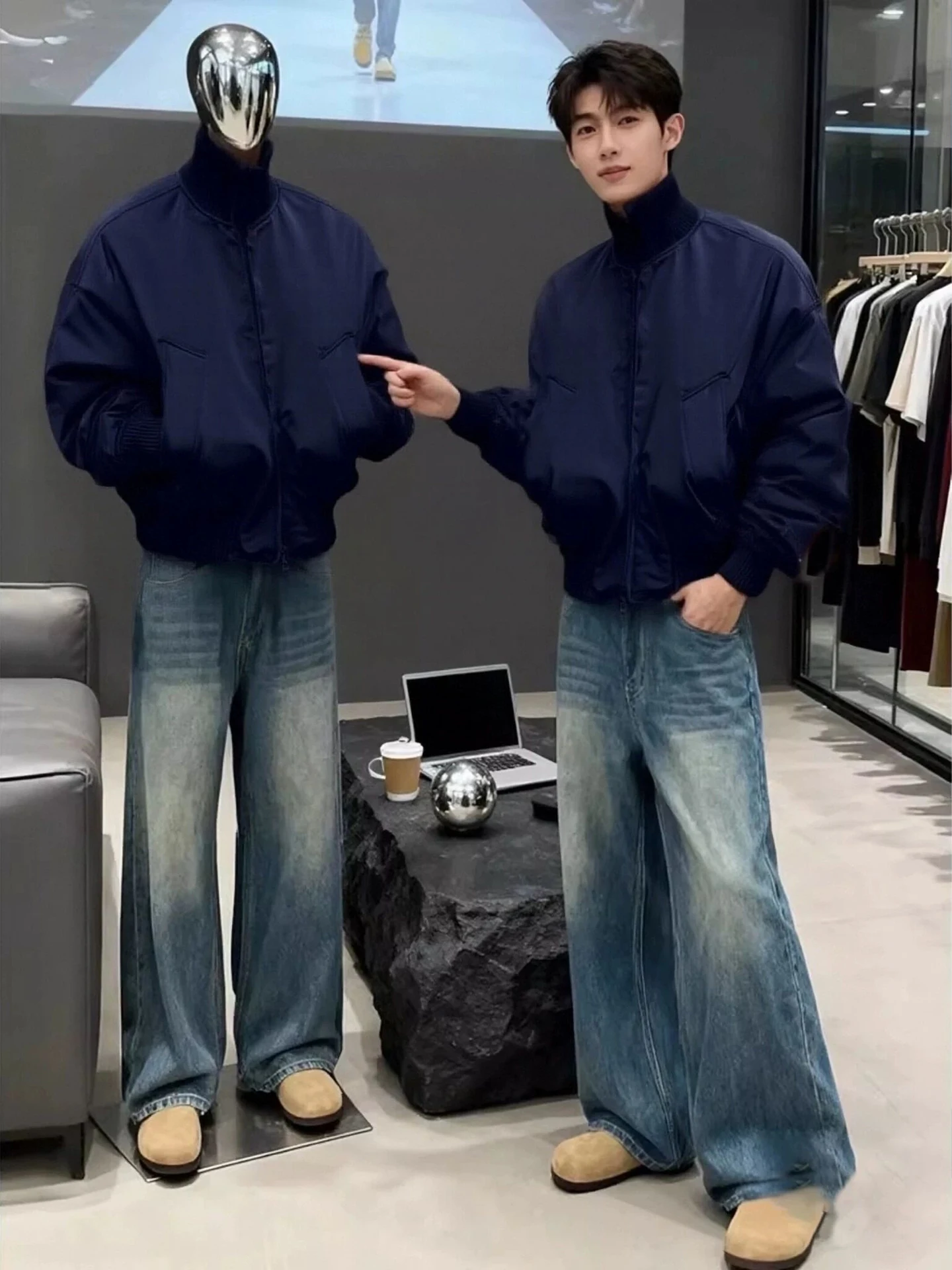 Мужская зимняя куртка-бомбер American Sle Flight Jaet с утеплением, воротником-стойкой и эффектом высококачественного хлопка, в бейсбольном стиле
Мужская зимняя куртка-бомбер American Sle Flight Jaet с утеплением, воротником-стойкой и эффектом высококачественного хлопка, в бейсбольном стиле