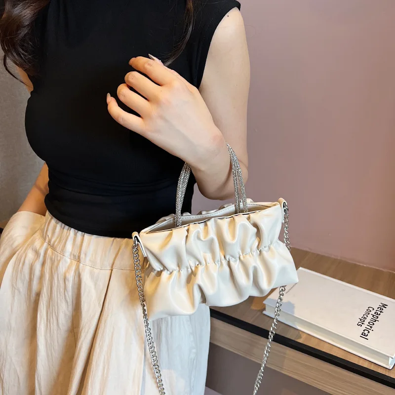 Новая летняя плиссированная сумка-облако для женщин: элегантная сумка через плечо, вечерняя сумочка для вечеринок, гламурный клатч
Новая летняя плиссированная сумка-облако для женщин: элегантная сумка через плечо, вечерняя сумочка для вечеринок, гламурный клатч