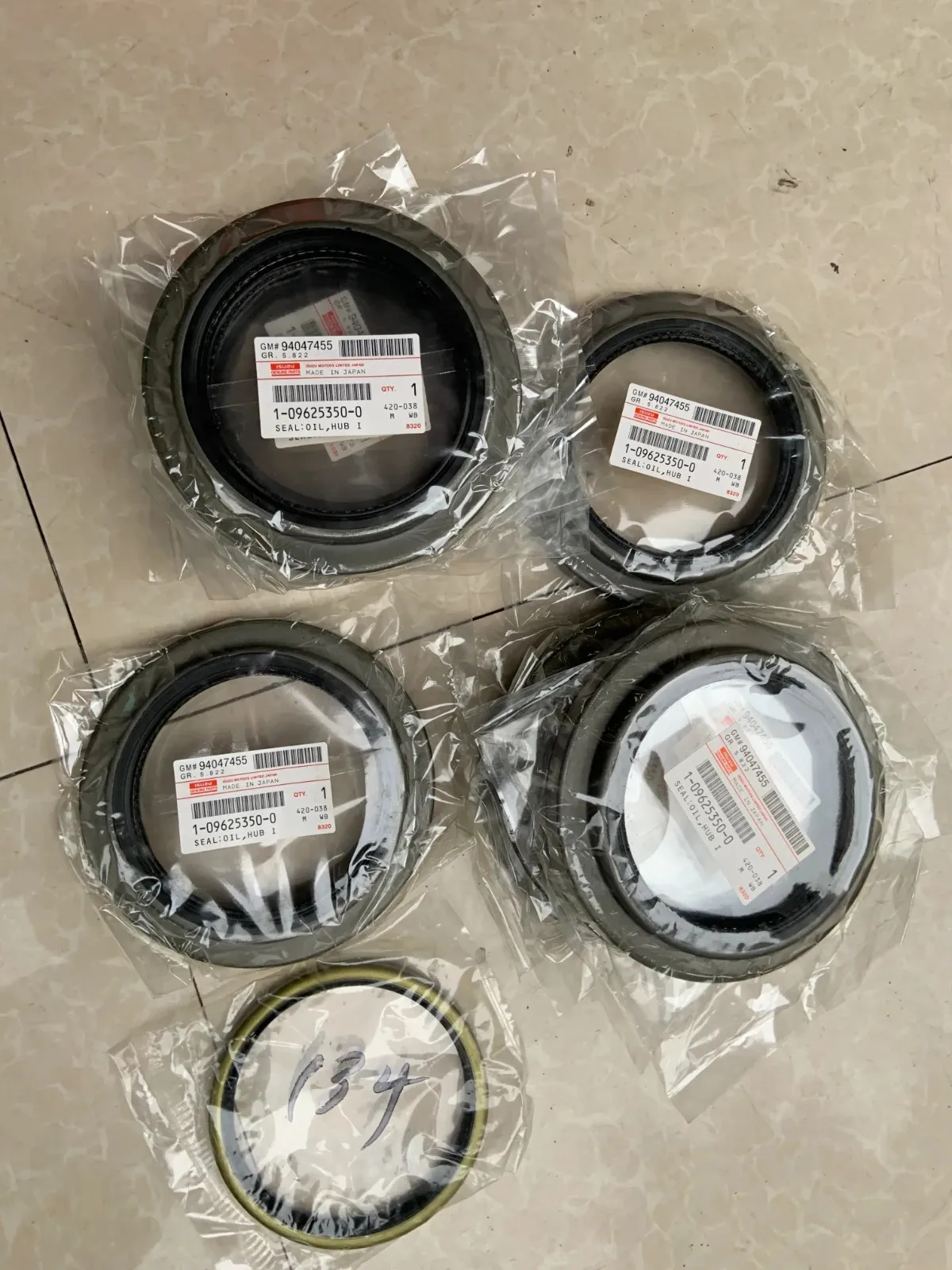 Oil Seal 1-09625350-0 1096253500 For ISUZU GIGA CXZ CYH Truck
Oil Seal 1-09625350-0 1096253500 For ISUZU GIGA CXZ CYH Truck