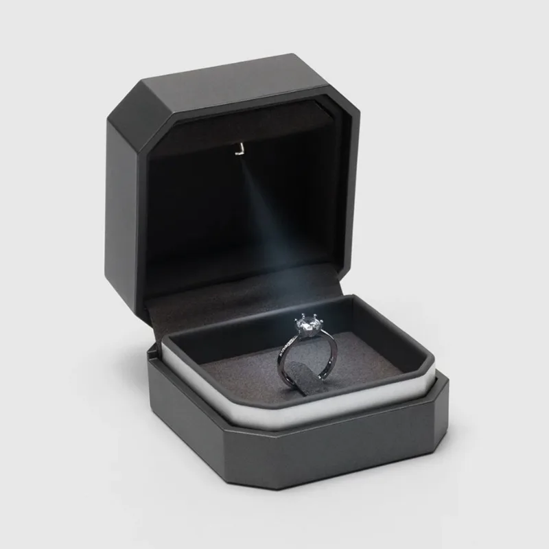 Wedding Ring Box LED Light Ring Storage Case Luxury Diamond Rings Packaging Display Cases Portable Mini Jewelry Collection Boxes
Wedding Ring Box LED Light Ring Storage Case Luxury Diamond Rings Packaging Display Cases Portable Mini Jewelry Collection Boxes