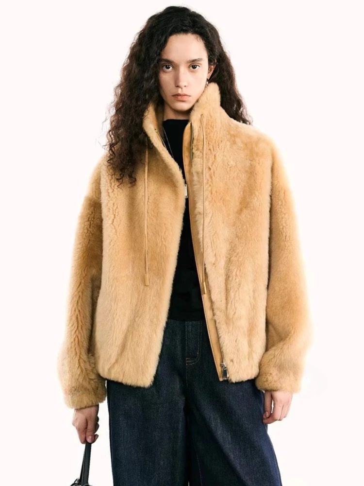 High-end Luxury Lacon Lamb Fur Plush Jackets for Women 2026 New Simple Stand Collar Short Winter Genuine Leather Real Fur Coat
High-end Luxury Lacon Lamb Fur Plush Jackets for Women 2026 New Simple Stand Collar Short Winter Genuine Leather Real Fur Coat