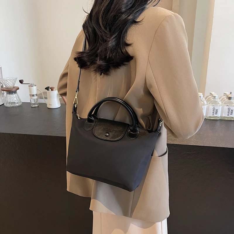 Nylon Dumpling aped oulder Crossbody Bag for Women Faionable Versatile Handbag Soft Polyester No Wa Required
Nylon Dumpling aped oulder Crossbody Bag for Women Faionable Versatile Handbag Soft Polyester No Wa Required