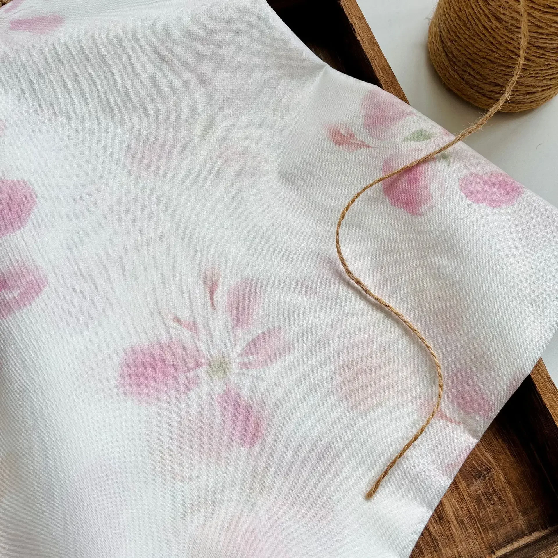 Digital Printing Pink Flower 100% Cotton Fabric for Sewing Dresses Cloth Skirt Kids Designer Sewing Fabric
Digital Printing Pink Flower 100% Cotton Fabric for Sewing Dresses Cloth Skirt Kids Designer Sewing Fabric