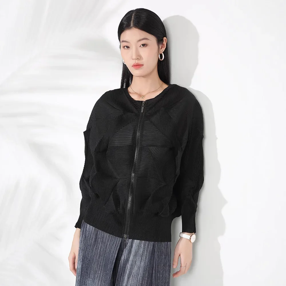 Плиссированное пальто Miyake, высококачественный модный темпераментный женский кардиган ручной работы с бриллиантами, плиссированный кардиган на молнии с рукавами «летучая мышь», топ
Плиссированное пальто Miyake, высококачественный модный темпераментный женский кардиган ручной работы с бриллиантами, плиссированный кардиган на молнии с рукавами «летучая мышь», топ