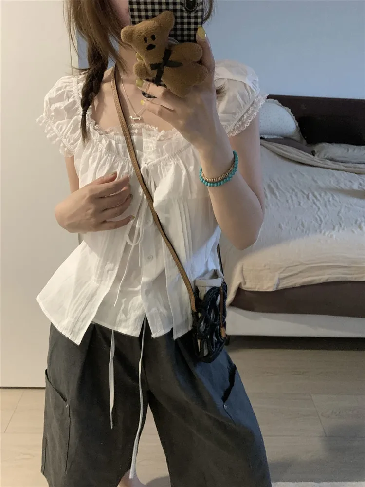 Gentle Wind Lace Trim Shirt Women's Slim Fit Short Sleeve Square Collar Open Cardigan Style Fake Two-Piece Top for Summer
Gentle Wind Lace Trim Shirt Women's Slim Fit Short Sleeve Square Collar Open Cardigan Style Fake Two-Piece Top for Summer