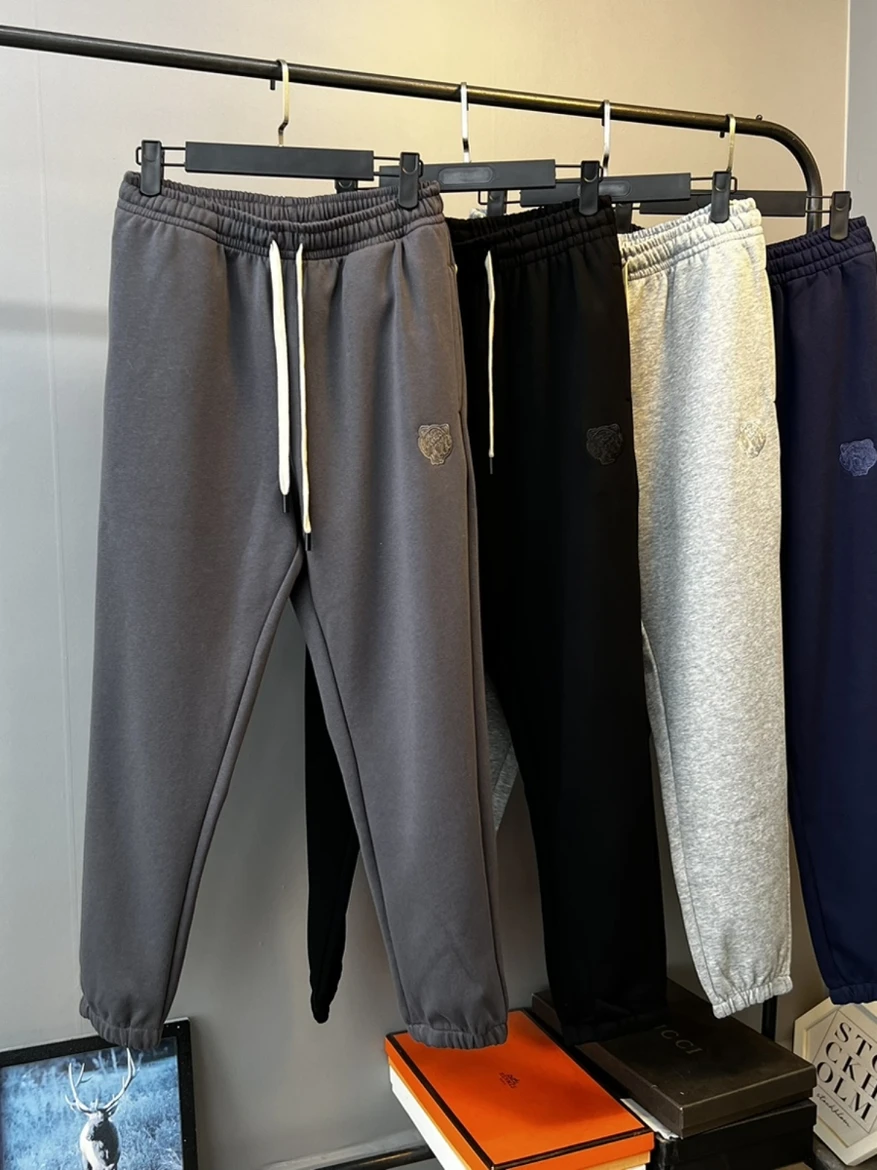 Мужские удобные спортивные брюки с головой тигра, повседневные, свободного кроя, с высокой талией, длинные, модные, с манжетами, городской стиль
Мужские удобные спортивные брюки с головой тигра, повседневные, свободного кроя, с высокой талией, длинные, модные, с манжетами, городской стиль