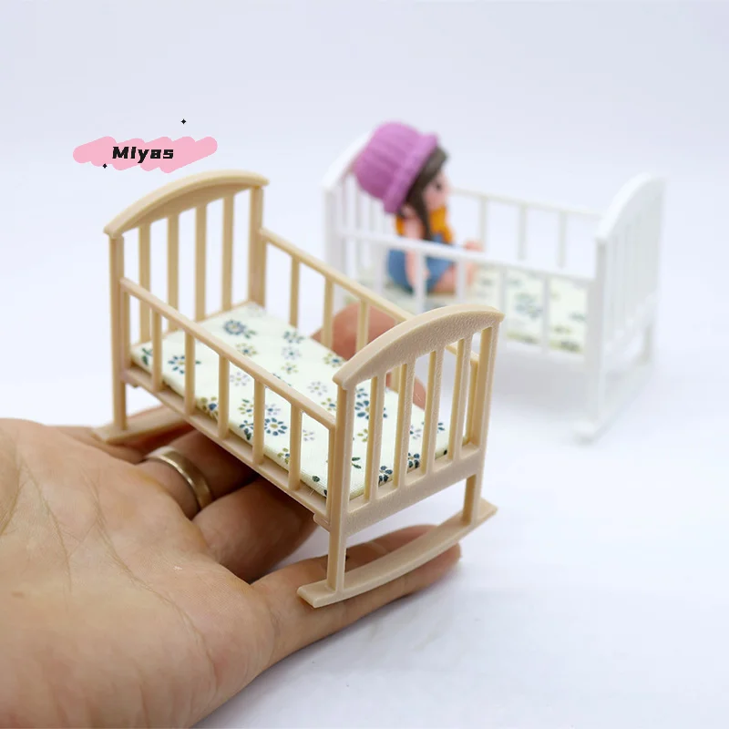 Миниатюрная колыбель в масштабе 1/12, детская кроватка, модель-качалка, мебель для кукольного домика, имитация деревянных украшений для кукольного дома, игровая игрушка
Миниатюрная колыбель в масштабе 1/12, детская кроватка, модель-качалка, мебель для кукольного домика, имитация деревянных украшений для кукольного дома, игровая игрушка