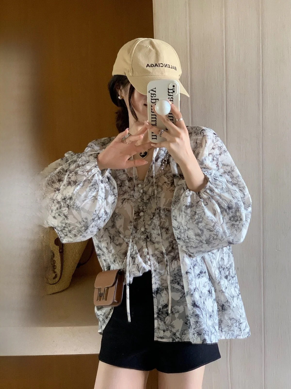 Женская свободная рубашка Ele Vaion с защитой от солнца, в китайском стиле, на пуговицах, модная, для повседневной носки, маленькая рубашка для поездок на работу
Женская свободная рубашка Ele Vaion с защитой от солнца, в китайском стиле, на пуговицах, модная, для повседневной носки, маленькая рубашка для поездок на работу