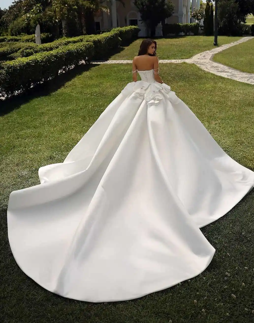 Elegant Sequin Beading 3D Flower Bridal Gown High Slit Strapless Satin Ball Gown Wedding Dress Vestido De Novia Customized
Elegant Sequin Beading 3D Flower Bridal Gown High Slit Strapless Satin Ball Gown Wedding Dress Vestido De Novia Customized