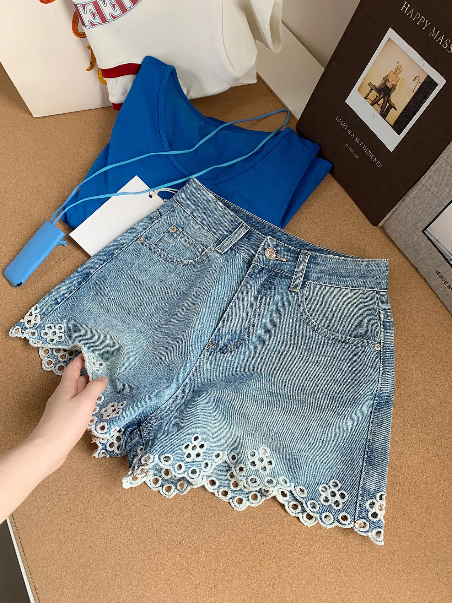 High Waist Loose Fit Embroidered Lace Hem Denim Shorts Women's plus Size Comfortable Breathable Casual Summer Fashion
High Waist Loose Fit Embroidered Lace Hem Denim Shorts Women's plus Size Comfortable Breathable Casual Summer Fashion