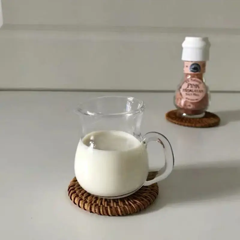 125ML Glass Mini Milk Pot Japanese Minimalist Small Milk Cup with Handle Seasoning Pointed Mouth Milk Tank Coffee Small Pot
125ML Glass Mini Milk Pot Japanese Minimalist Small Milk Cup with Handle Seasoning Pointed Mouth Milk Tank Coffee Small Pot