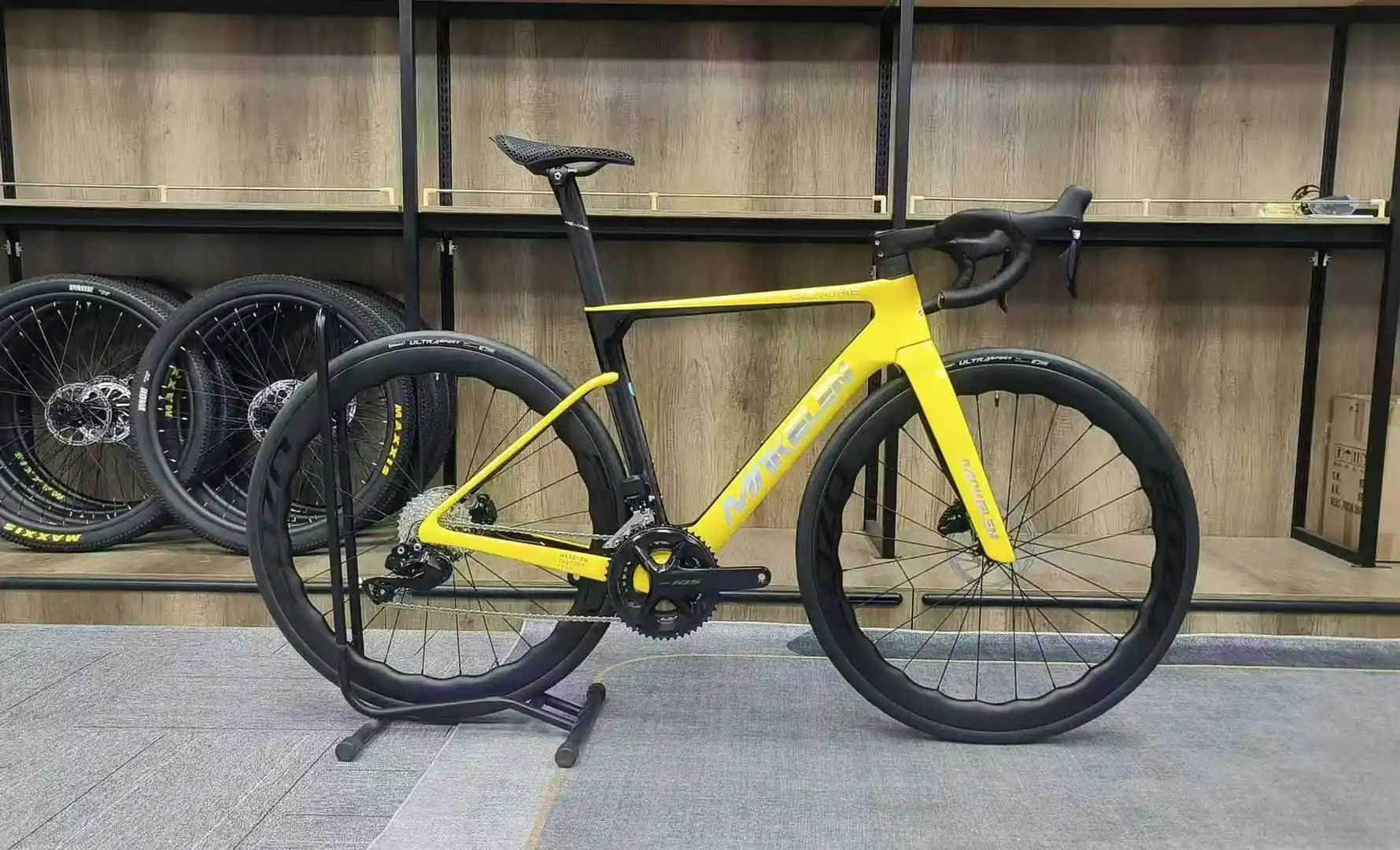 Top quality V2 style disc carbon bike frame yellow black ud glossy t1000 road bike carbon frameset inside cable line frameset
Top quality V2 style disc carbon bike frame yellow black ud glossy t1000 road bike carbon frameset inside cable line frameset