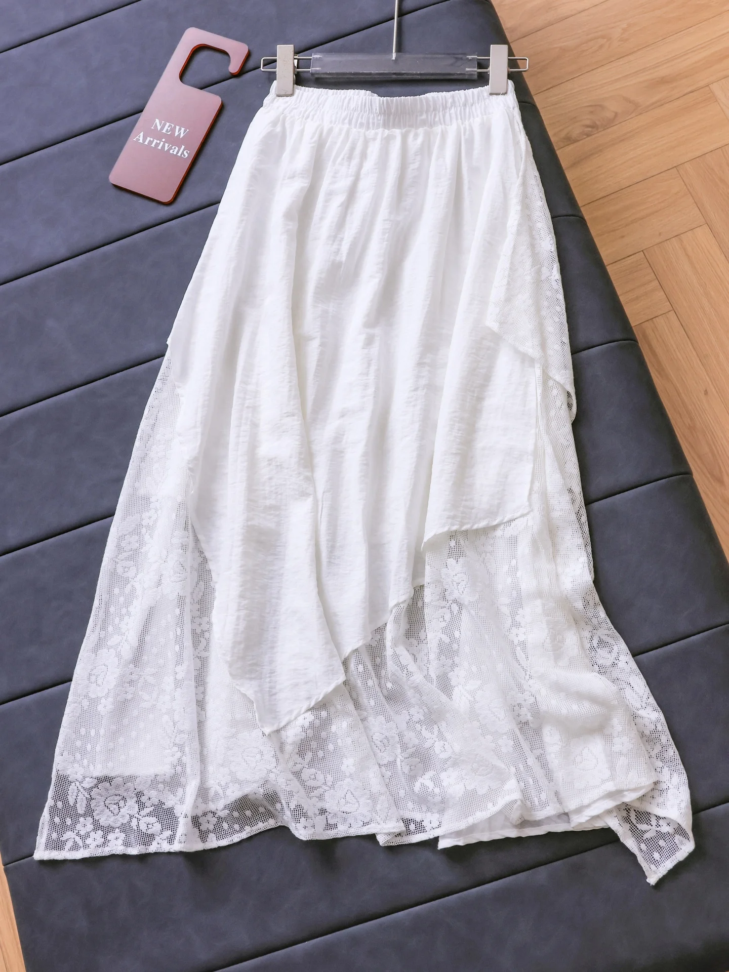 Elegant Lady Lace Asymmetrical High Waist A-Line Skirt Umbrella Skirt Lightweight Korean Style Half-length Skirt R413
Elegant Lady Lace Asymmetrical High Waist A-Line Skirt Umbrella Skirt Lightweight Korean Style Half-length Skirt R413