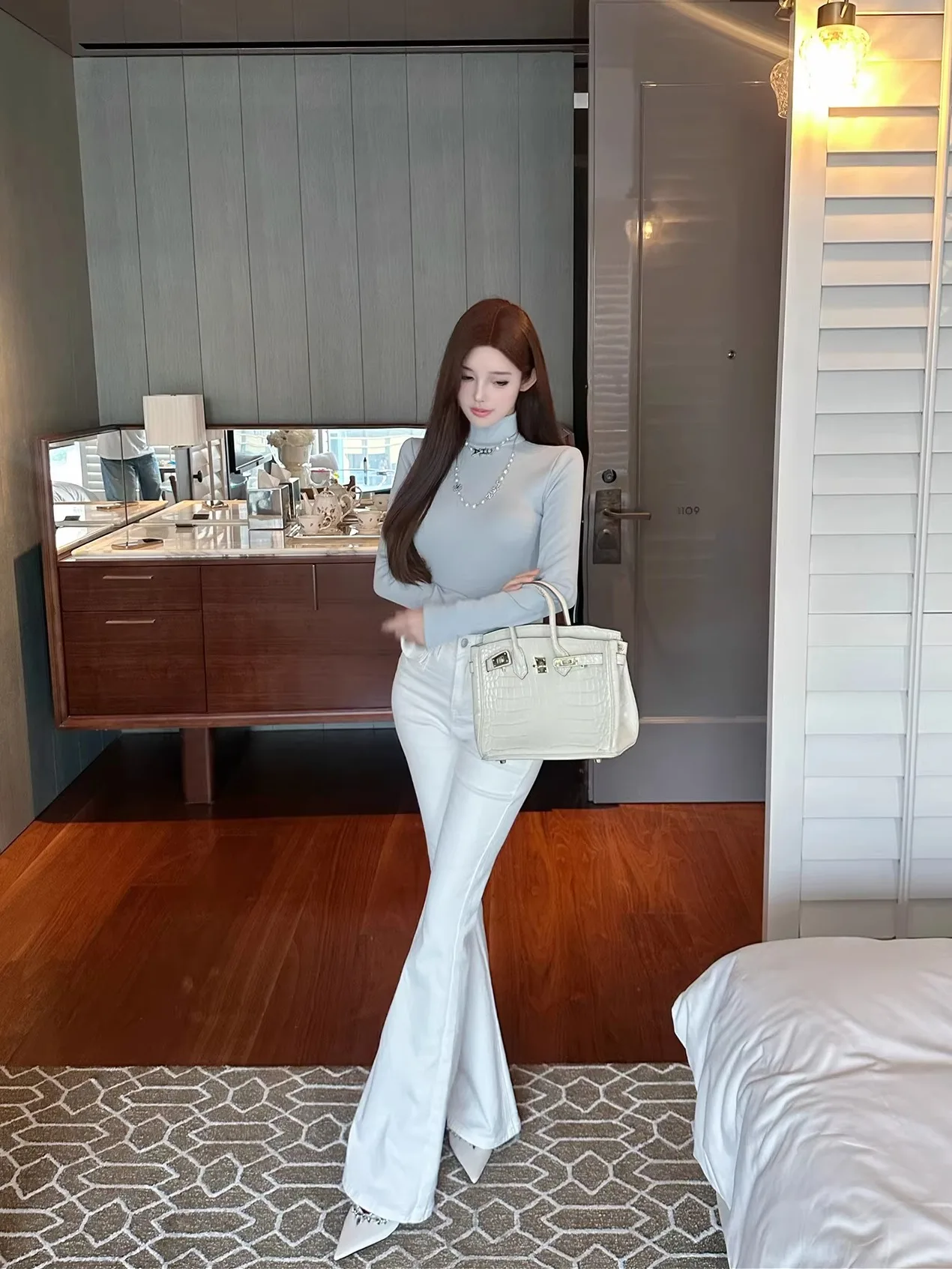 Luna High Waist Bell Bottom Jeans Women's Slim Fit Good Version Long Pants White Denim Fitted Trousers for Ladies
Luna High Waist Bell Bottom Jeans Women's Slim Fit Good Version Long Pants White Denim Fitted Trousers for Ladies