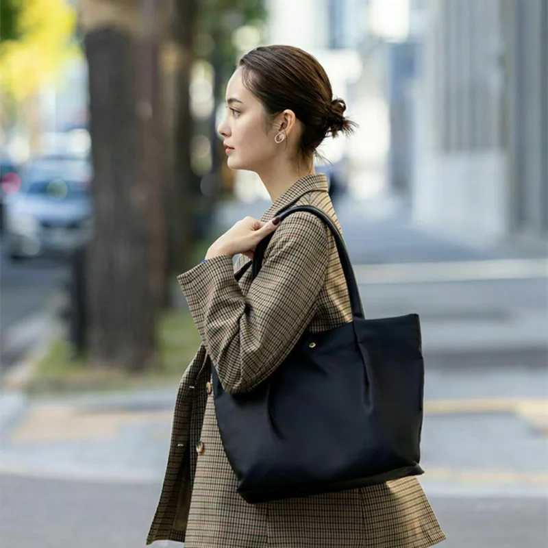 Fashionable and minimalist single-shoulder bag, handbag, underarm bag, women’s bag, commuter bag
Fashionable and minimalist single-shoulder bag, handbag, underarm bag, women’s bag, commuter bag