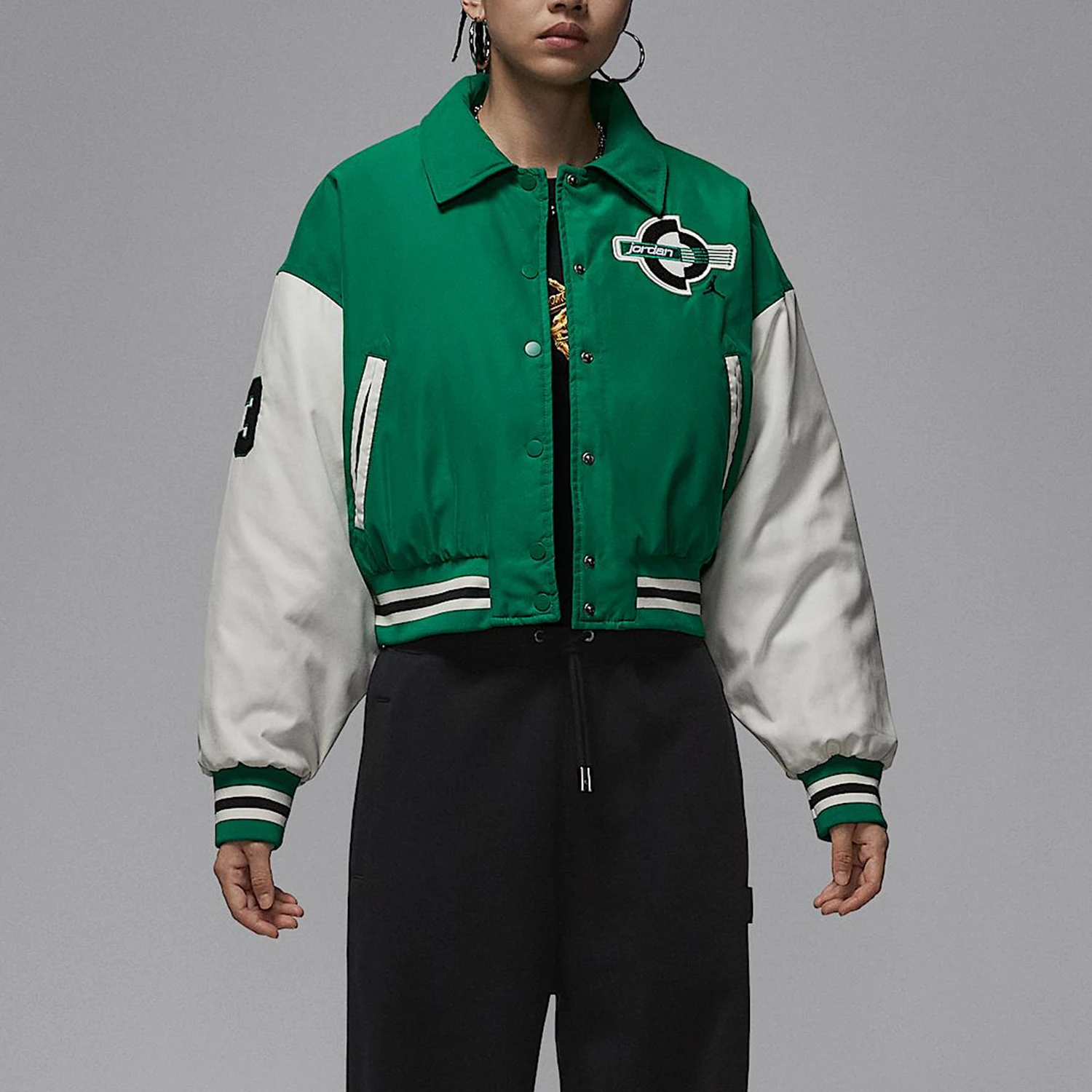 Nike Authentic JORDAN Women's Patchwork Lapel Short Warm Jacket HV0404-365
Nike Authentic JORDAN Women's Patchwork Lapel Short Warm Jacket HV0404-365