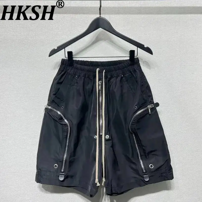 HKSH Spring Summer New Dark RO Men Safari Style Shorts Streetwear Pockets Zipper Chic Ins Vibe Capris Punk Elastic Waist HK20772
HKSH Spring Summer New Dark RO Men Safari Style Shorts Streetwear Pockets Zipper Chic Ins Vibe Capris Punk Elastic Waist HK20772