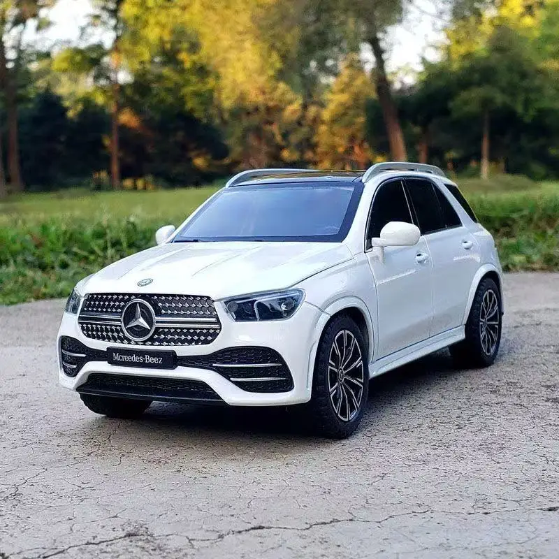 1:24 Large Mercedes-Benz GLE alloy car model simulation SUV off-road boy children pull backToy Car Model Childrens Gift.
1:24 Large Mercedes-Benz GLE alloy car model simulation SUV off-road boy children pull backToy Car Model Childrens Gift.