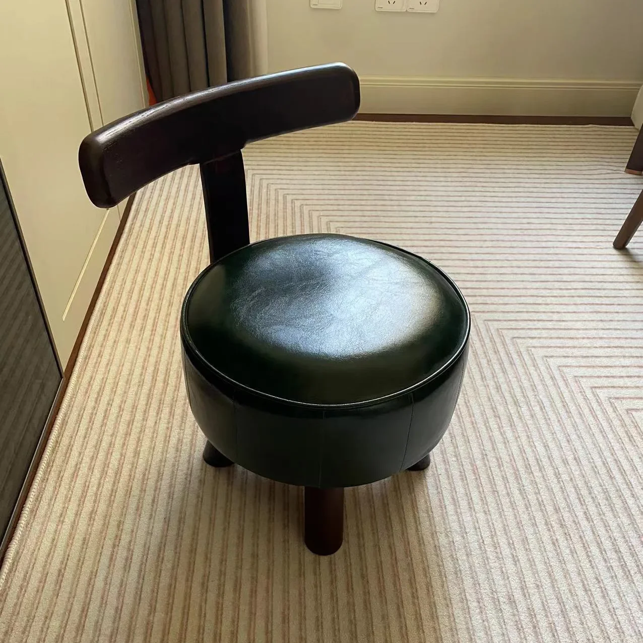 Home Solid Wood Swivel Chair, Simple Soft-cover Backrest Stool, Home Living Room Coffee Table, Shoe Stool, Retro Small Chair
Home Solid Wood Swivel Chair, Simple Soft-cover Backrest Stool, Home Living Room Coffee Table, Shoe Stool, Retro Small Chair