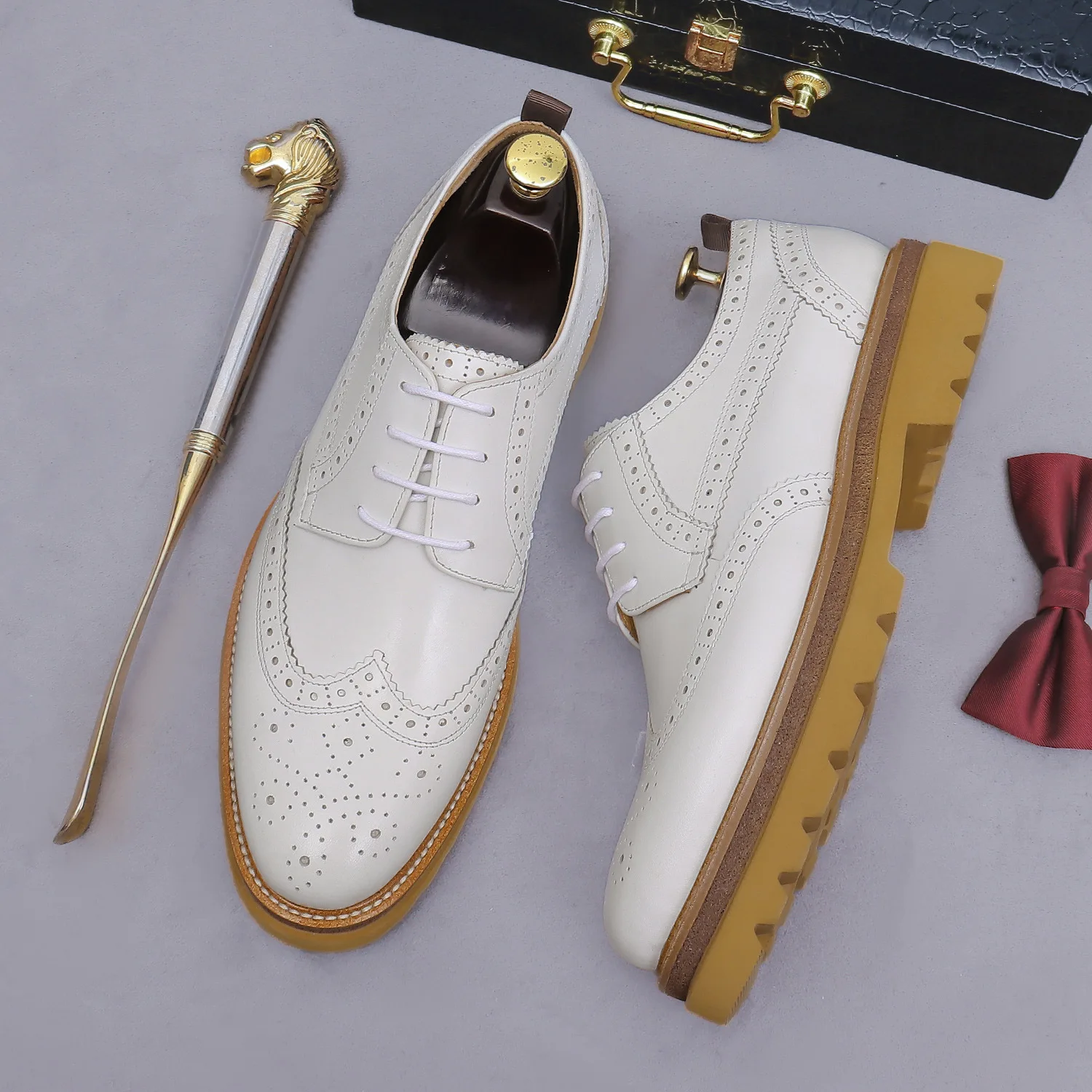 2026 Men's Handmade Genuine Leather Wingtip Brogue Oxford Shoes Thick Sole Elevator Casual Business Dress Shoes for Wedding Wear
2026 Men's Handmade Genuine Leather Wingtip Brogue Oxford Shoes Thick Sole Elevator Casual Business Dress Shoes for Wedding Wear