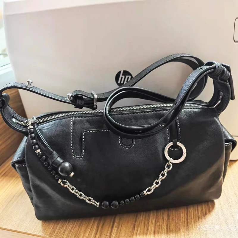 Повседневная сумка Boston Box для женщин, роскошная дизайнерская сумка и кошелек, новинка 2023 года, украшение из искусственной кожи с цепочкой из бисера, маленькая подмышка на плечо
Повседневная сумка Boston Box для женщин, роскошная дизайнерская сумка и кошелек, новинка 2023 года, украшение из искусственной кожи с цепочкой из бисера, маленькая подмышка на плечо