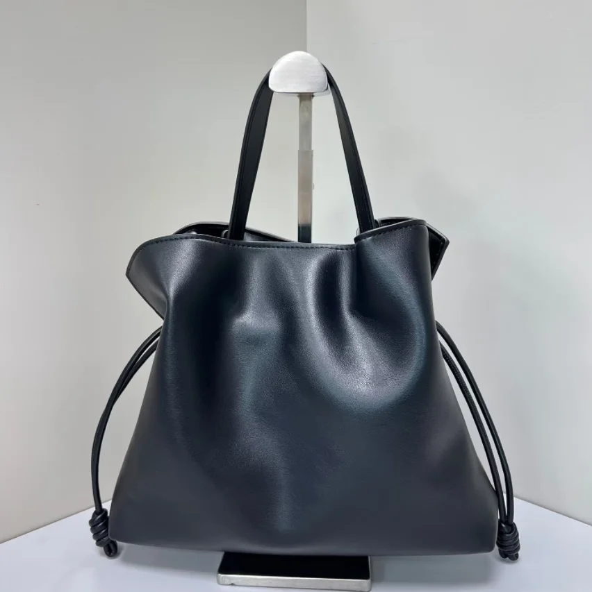 Fashion Women's Bag High Quality Black Leather Shoulder Bag Retro Versatile Zipper Clip Handbag Designer Luxury Crossbody Bag
Fashion Women's Bag High Quality Black Leather Shoulder Bag Retro Versatile Zipper Clip Handbag Designer Luxury Crossbody Bag