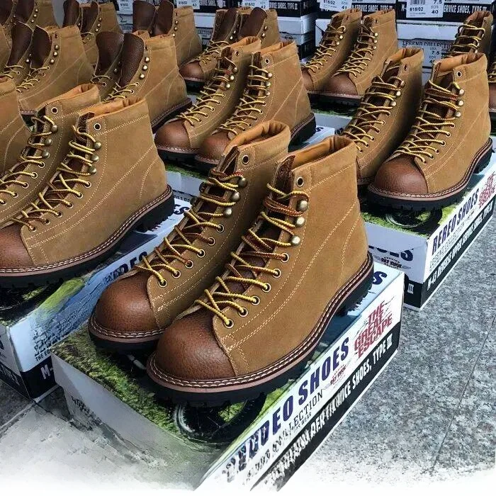 Unique Chief Class Indian Boots Leather Punching Short Face High Fashion Men's Casual Shoes Retro Style Rubber Sole
Unique Chief Class Indian Boots Leather Punching Short Face High Fashion Men's Casual Shoes Retro Style Rubber Sole