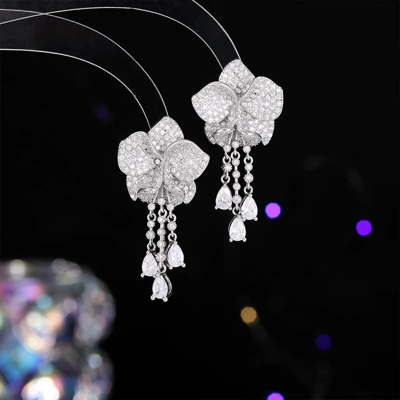 New Luxury Style Long Zircon Tassel S925 Silver Needle Luxurious Exquisite Rose Flower Earrings
New Luxury Style Long Zircon Tassel S925 Silver Needle Luxurious Exquisite Rose Flower Earrings