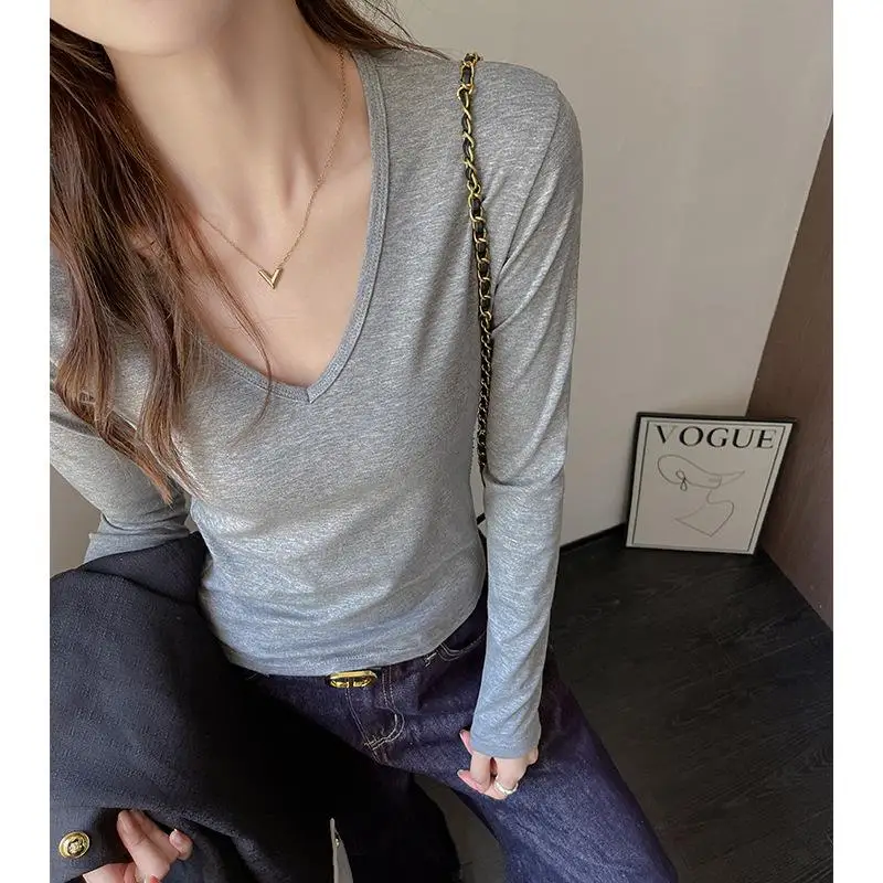 Women's V-neck Long Sleeve under Shirt Inner Layer Simple Style Lace Top Snowflake Pattern Winter Collection Basic Edition
Women's V-neck Long Sleeve under Shirt Inner Layer Simple Style Lace Top Snowflake Pattern Winter Collection Basic Edition