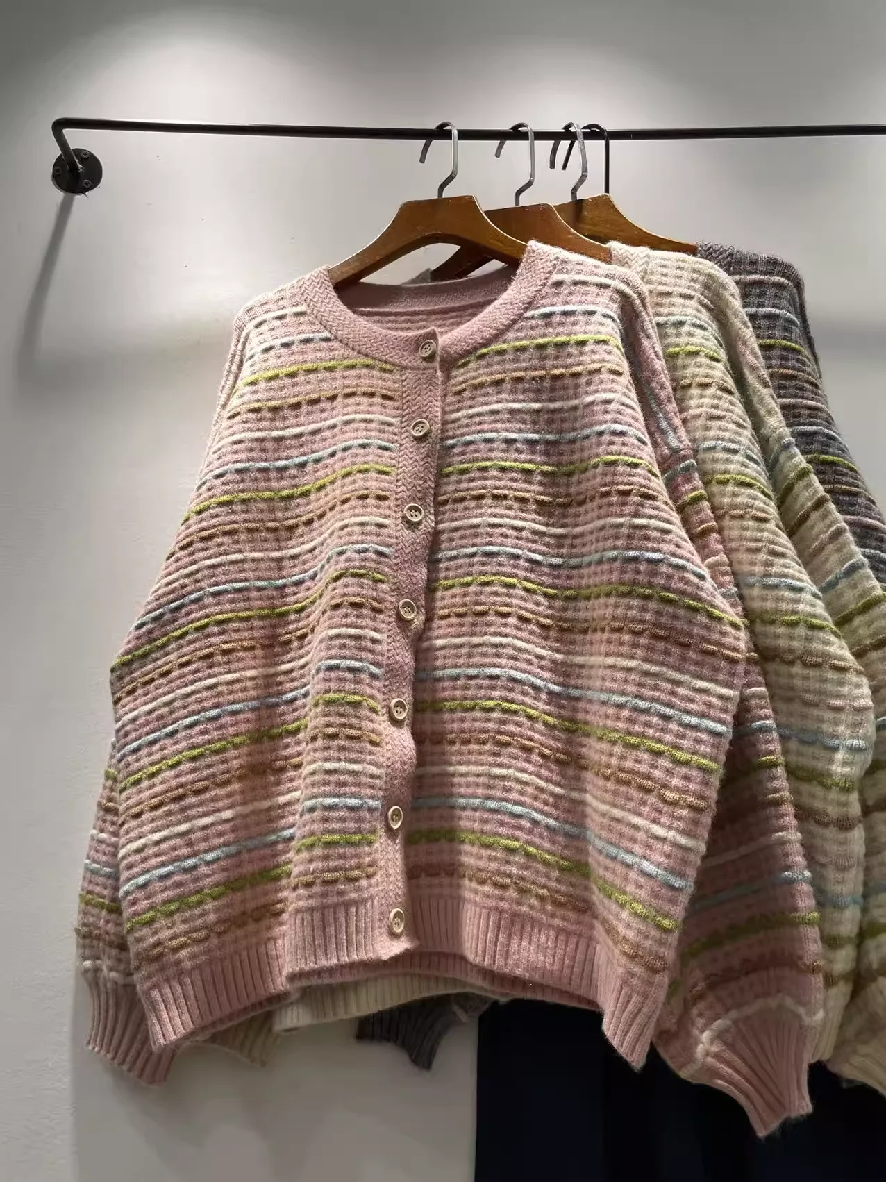 Бюст 140 см Mori Girl, зимний сладкий красочный полосатый свитер, кардиган для женщин, свободный трикотаж в японском стиле, верхняя одежда
Бюст 140 см Mori Girl, зимний сладкий красочный полосатый свитер, кардиган для женщин, свободный трикотаж в японском стиле, верхняя одежда