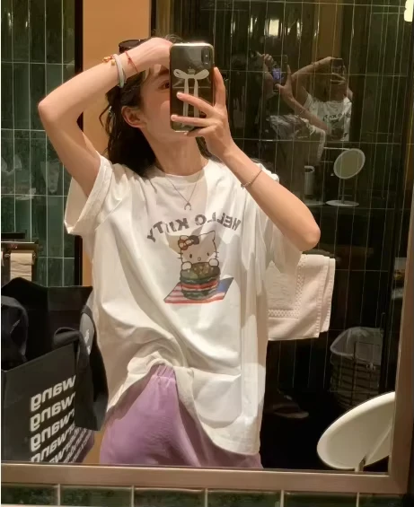 2026 New Hello Kitty Vintage Burger Print T Shirt Harajuku Kawaii Streetwear Oversized Cotton Tshirt Women Casual Aesthetic Tee
2026 New Hello Kitty Vintage Burger Print T Shirt Harajuku Kawaii Streetwear Oversized Cotton Tshirt Women Casual Aesthetic Tee