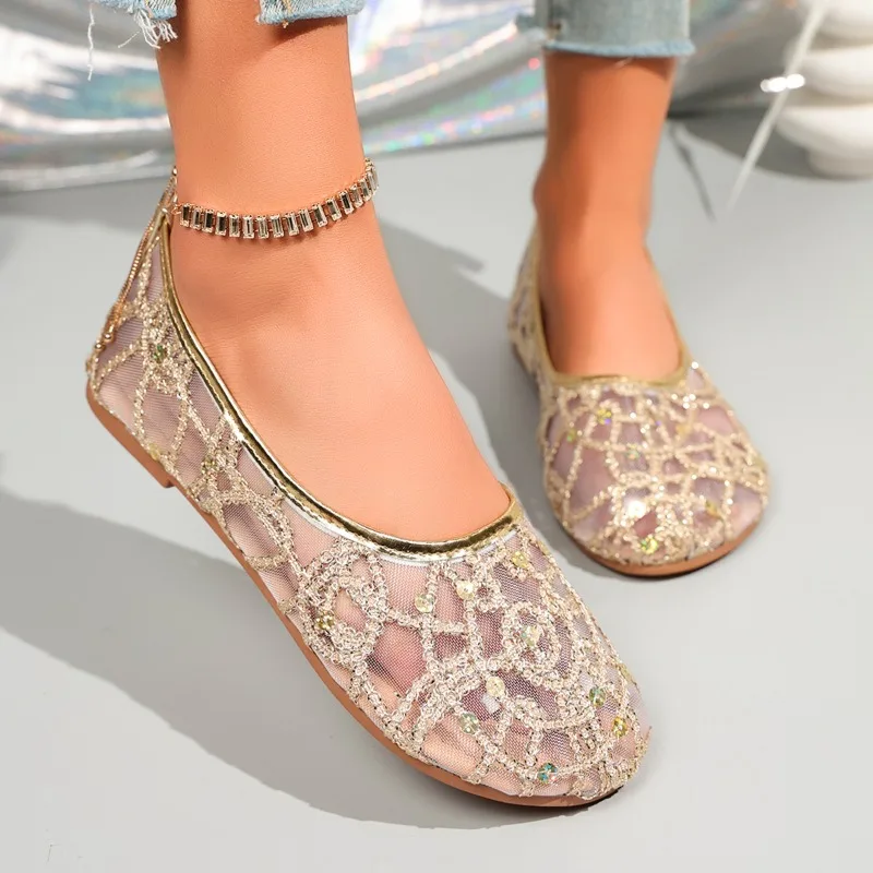 New Mesh Lazy Comfortable Single Shoe with Round Toe Sequin Casual Shallow Mouth Low Heel Shoes
New Mesh Lazy Comfortable Single Shoe with Round Toe Sequin Casual Shallow Mouth Low Heel Shoes