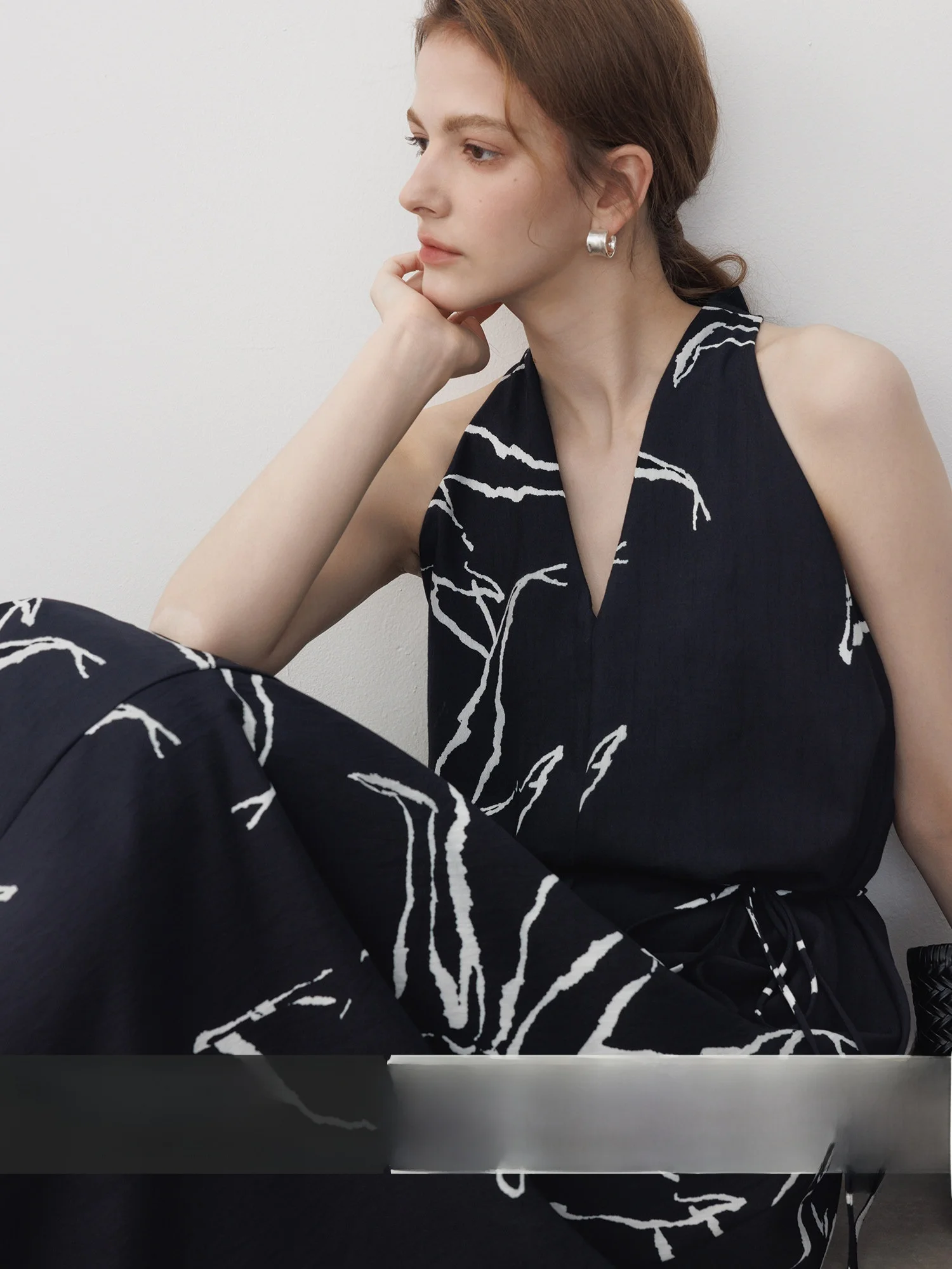Black Neck Hanging Summer Dress Vacation Style Lazy Printed Long A-Line Skirt Casual Loose Waist Medium Softness V-Neck Dress
Black Neck Hanging Summer Dress Vacation Style Lazy Printed Long A-Line Skirt Casual Loose Waist Medium Softness V-Neck Dress