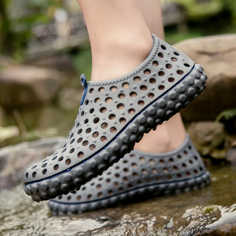 Women and Men's Hole Shoes Summer Non-Slip Outdoor Sandals Closed Toe Soft Feeling Beach Slippers Thick Bottom Soft Bottom
Women and Men's Hole Shoes Summer Non-Slip Outdoor Sandals Closed Toe Soft Feeling Beach Slippers Thick Bottom Soft Bottom
