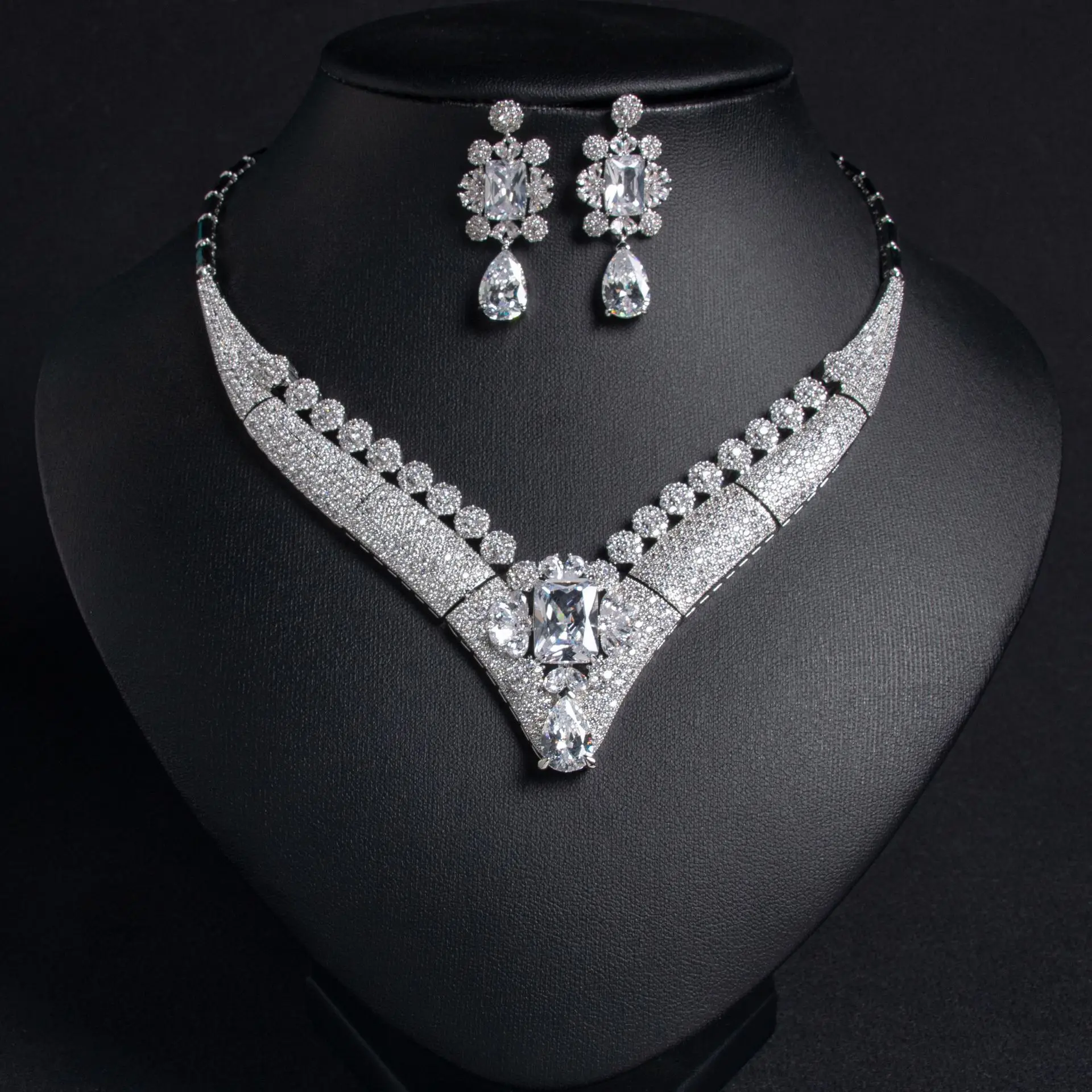 Beautiful Inlay Twinkle 4 Pcs Luxury Jewellery Necklace Earrings Bracelet Elegant Women Dress Wedding Banquet Holiday Gift M-676
Beautiful Inlay Twinkle 4 Pcs Luxury Jewellery Necklace Earrings Bracelet Elegant Women Dress Wedding Banquet Holiday Gift M-676