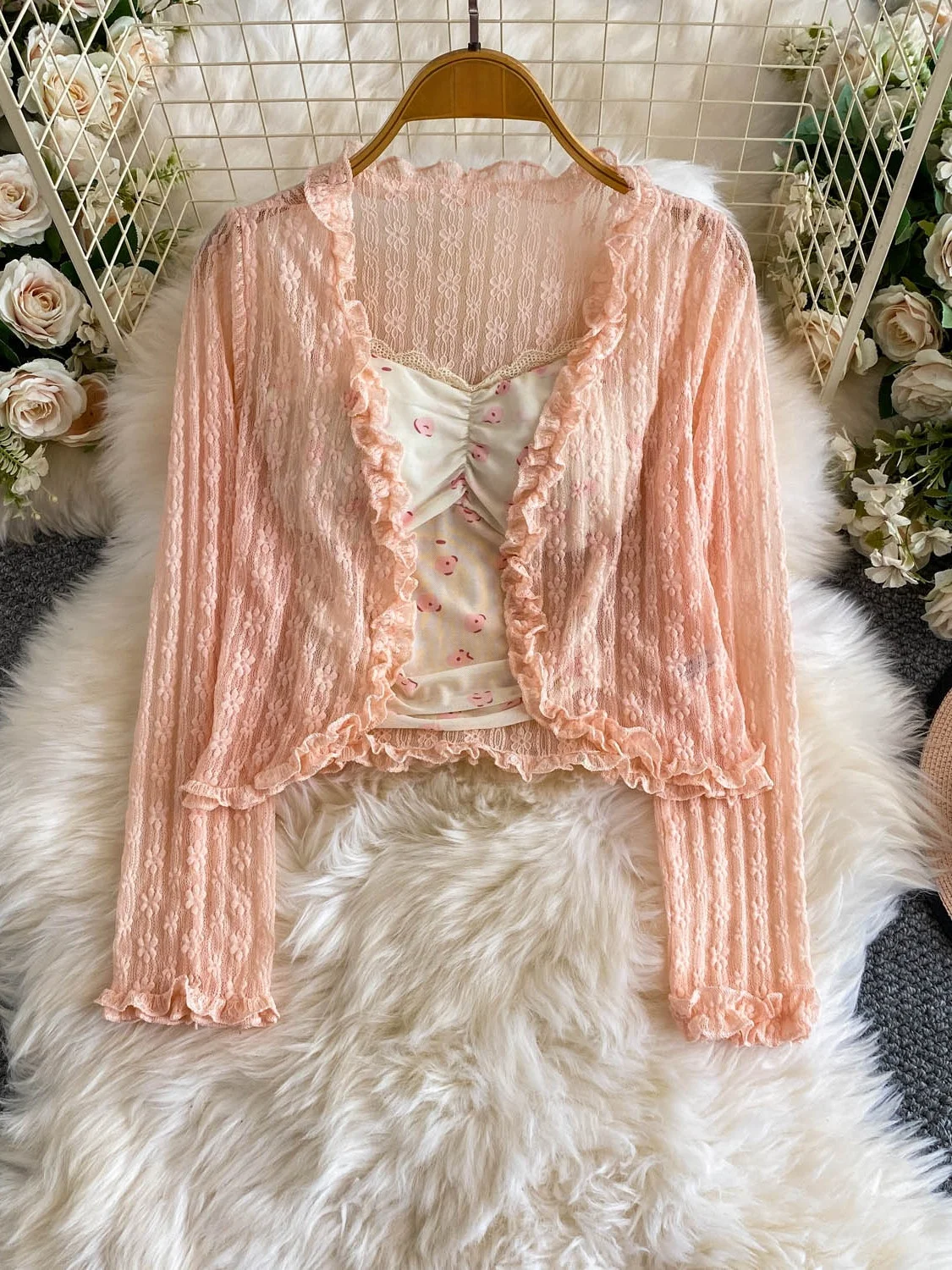 Charming Lace Trim V-Neck Open Cardigan Sweet Floral Print Top with Pad Strap Women's Short Outerwear Casual Summer Fashion
Charming Lace Trim V-Neck Open Cardigan Sweet Floral Print Top with Pad Strap Women's Short Outerwear Casual Summer Fashion