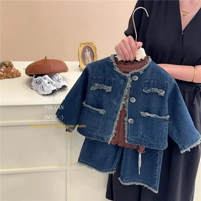 Spring and Autumn new style children's casual jacket+wide leg jeans 2-piece set Girls' denim suit
Spring and Autumn new style children's casual jacket+wide leg jeans 2-piece set Girls' denim suit