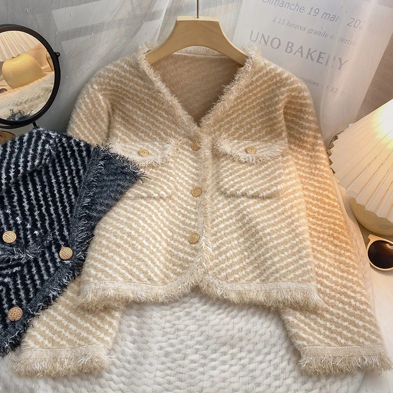 Vintage V Neck Sueters De Mujer Y2k Clothes Black Tassel Jacket Women Autumn Cardigan Knitted Top 2025 Striped Coat
Vintage V Neck Sueters De Mujer Y2k Clothes Black Tassel Jacket Women Autumn Cardigan Knitted Top 2025 Striped Coat