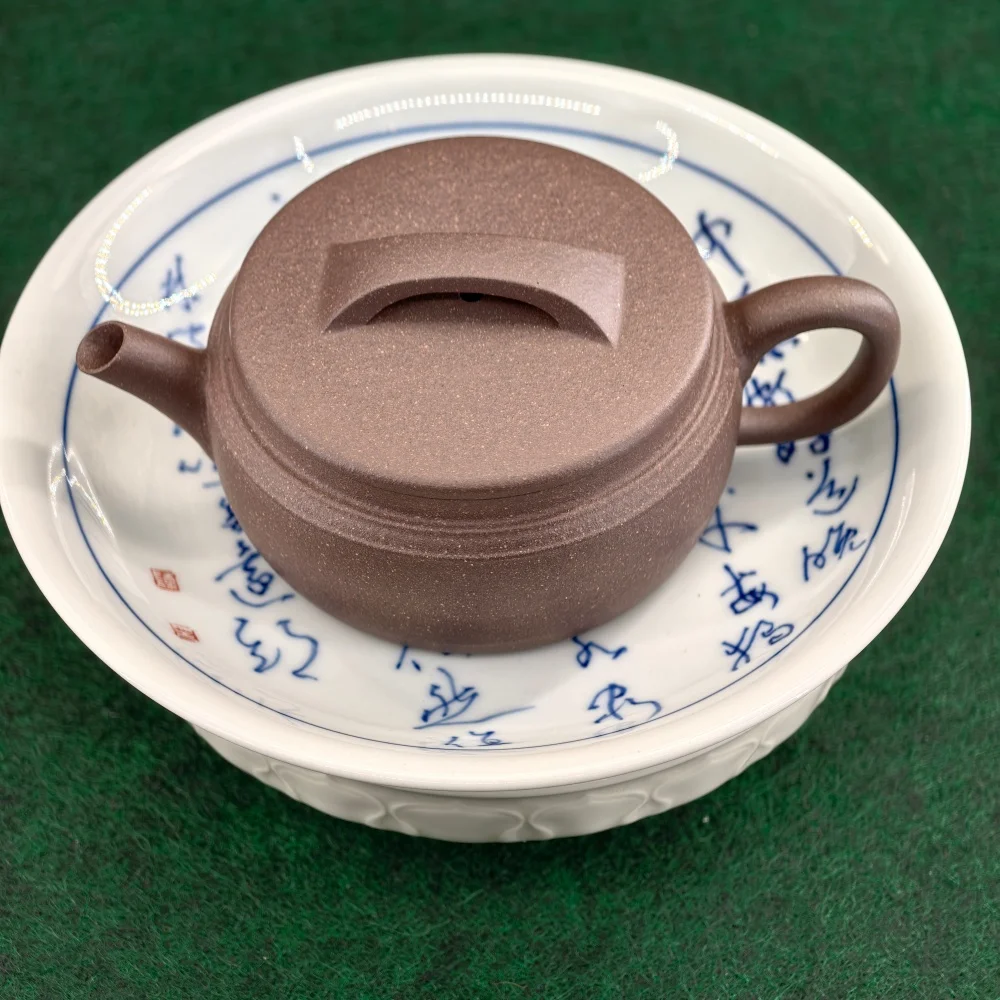 Yixing Qinghui Purple Clay Han Tile Pot Handmade Zisha Clay High-Temperature Fired REACH Certified Food-Safe Classic For Tea
Yixing Qinghui Purple Clay Han Tile Pot Handmade Zisha Clay High-Temperature Fired REACH Certified Food-Safe Classic For Tea