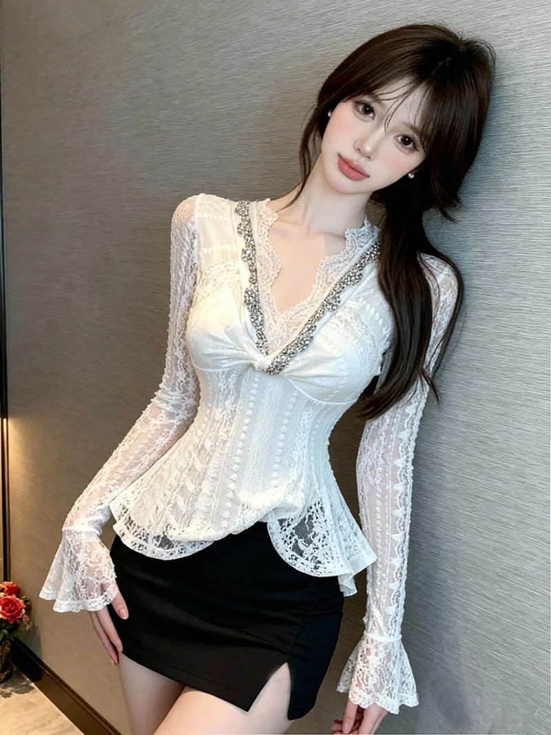 Fleece Lined V-Neck Lace Shirt Long Sleeve Waist Cinched Diamond Embedded Women's Top City Walk Suitable Autumn Winter
Fleece Lined V-Neck Lace Shirt Long Sleeve Waist Cinched Diamond Embedded Women's Top City Walk Suitable Autumn Winter