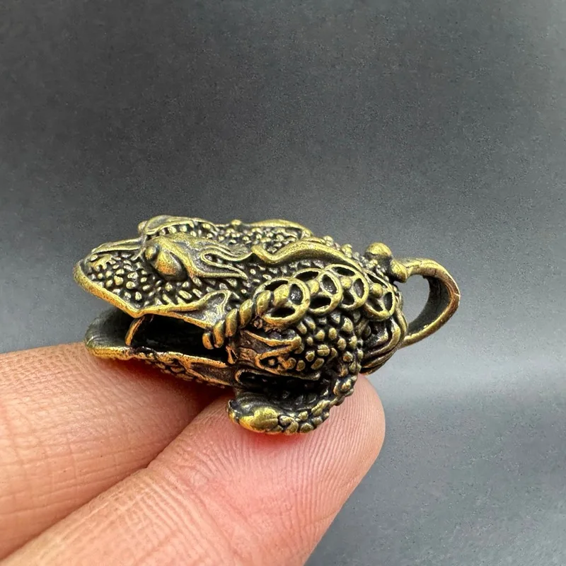 Brass Three-Legged Copper Toad Bell Car Hanging Decoration Car Keychain Pendant Small Bell
Brass Three-Legged Copper Toad Bell Car Hanging Decoration Car Keychain Pendant Small Bell