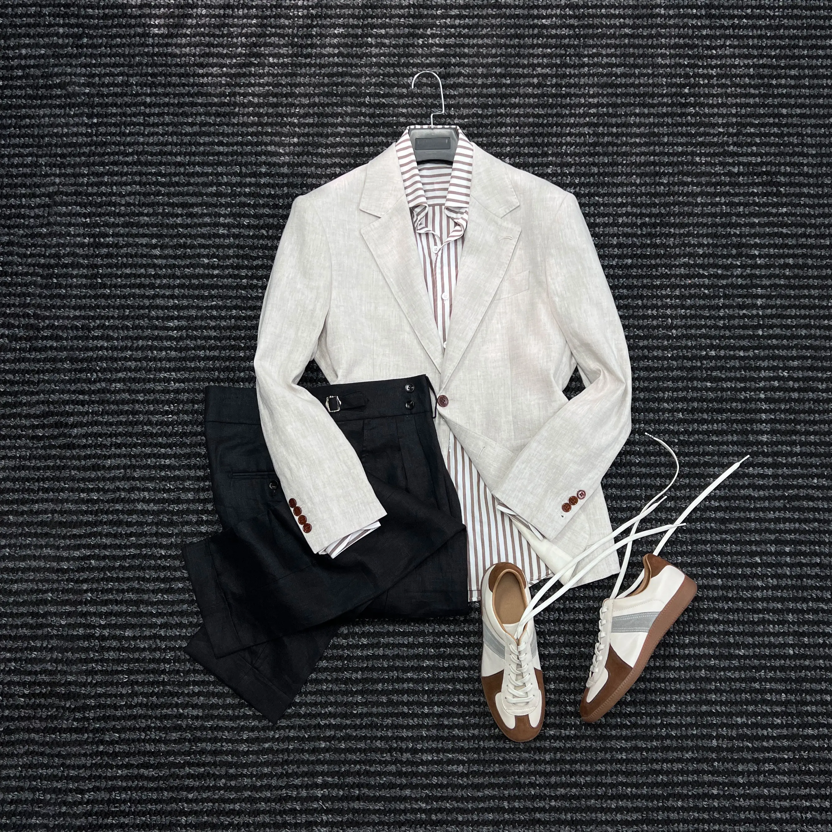 Мужской повседневный костюм из 100% льна, без подкладки, полуформальный, модный, в стиле haute couture.
Мужской повседневный костюм из 100% льна, без подкладки, полуформальный, модный, в стиле haute couture.