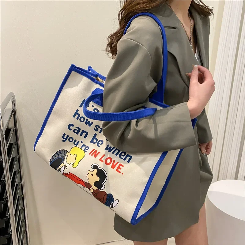 Snoopy Canvas shoulder bag women large capacity 2022 spring snoopy tote bag shoulder bag cartoon hand bag 39x31x17cm
Snoopy Canvas shoulder bag women large capacity 2022 spring snoopy tote bag shoulder bag cartoon hand bag 39x31x17cm