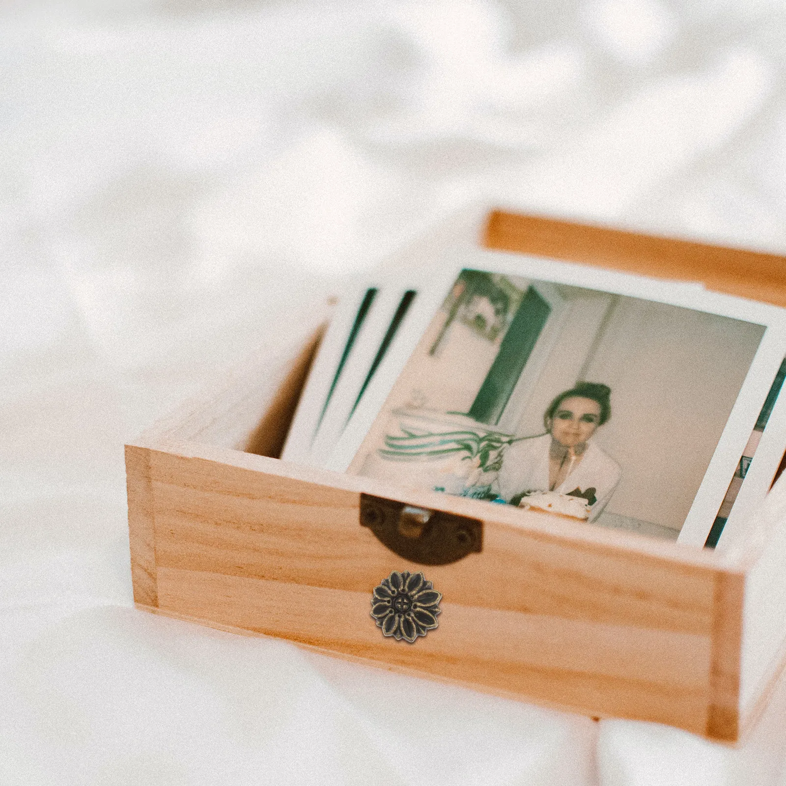 20 шт. Изысканные резные декоративные элементы из цинкового сплава в виде цветков сливы для деревянных шкатулок, ретро-декор для дома, креативное прочное украшение
20 шт. Изысканные резные декоративные элементы из цинкового сплава в виде цветков сливы для деревянных шкатулок, ретро-декор для дома, креативное прочное украшение